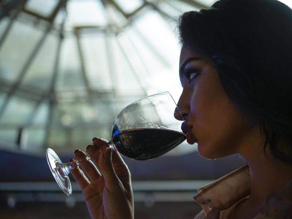 5 Benefits of Red Wine for Your Hair and Skin Health
