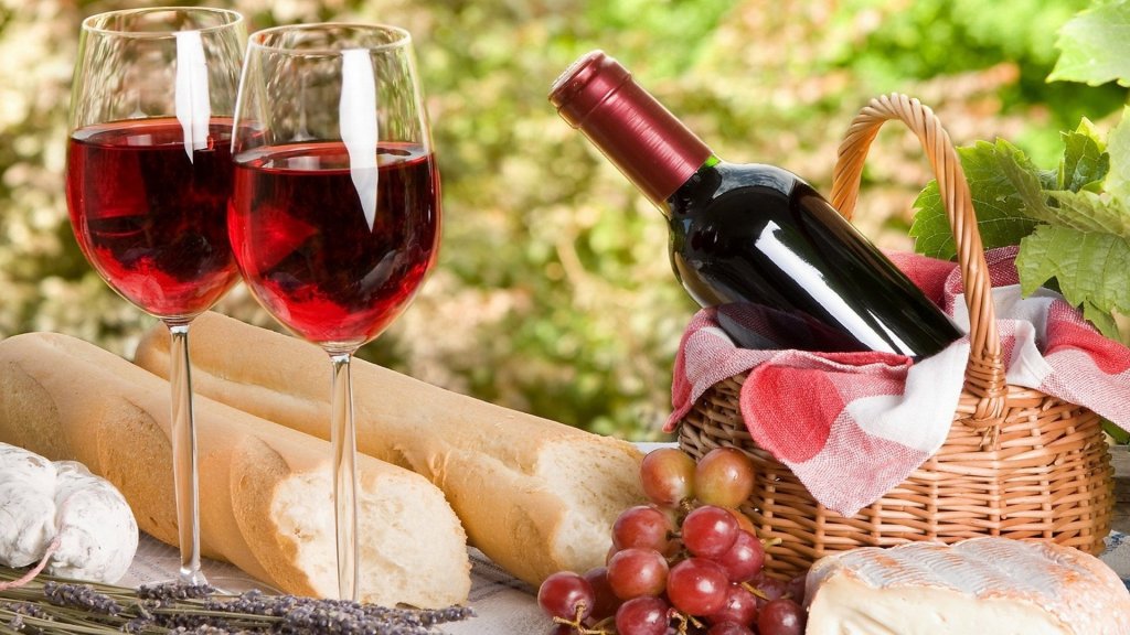 5 Interesting Benefits Of Red Wine For Skin, Hair, And Health